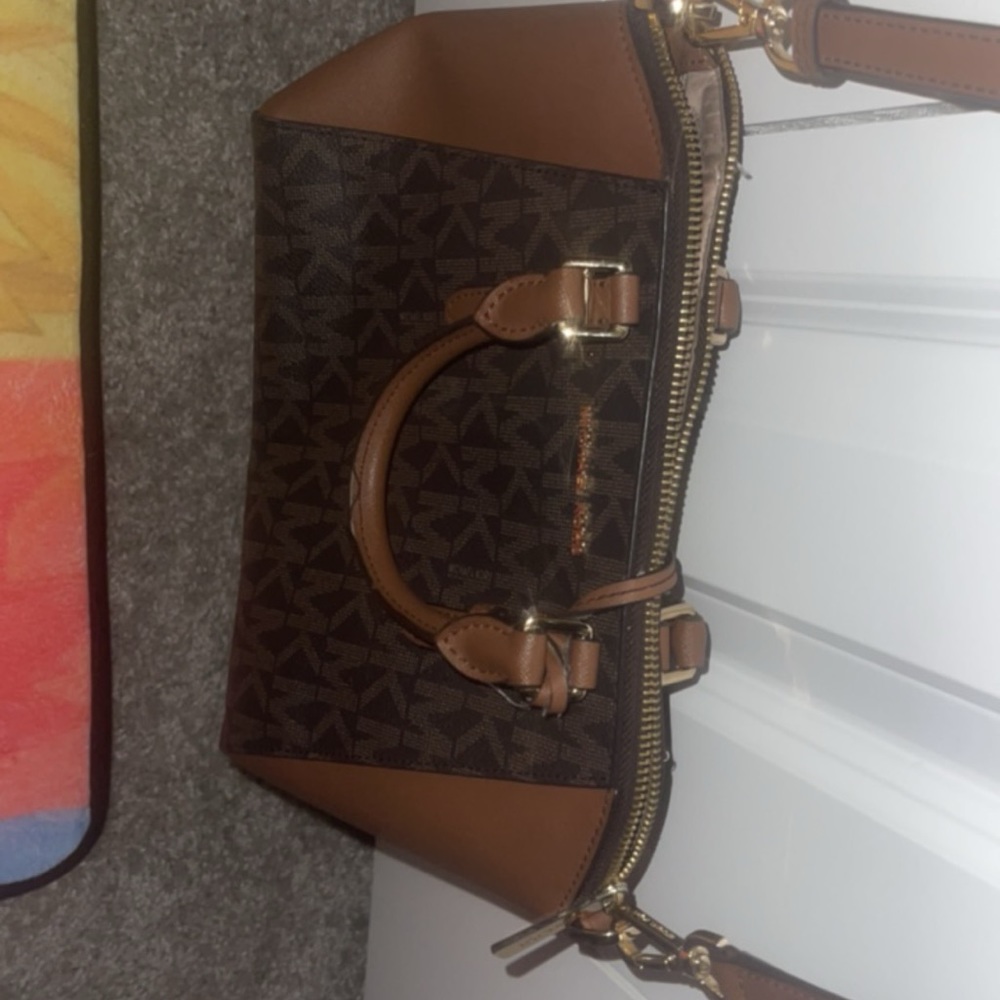 Michael kors small bag with strap